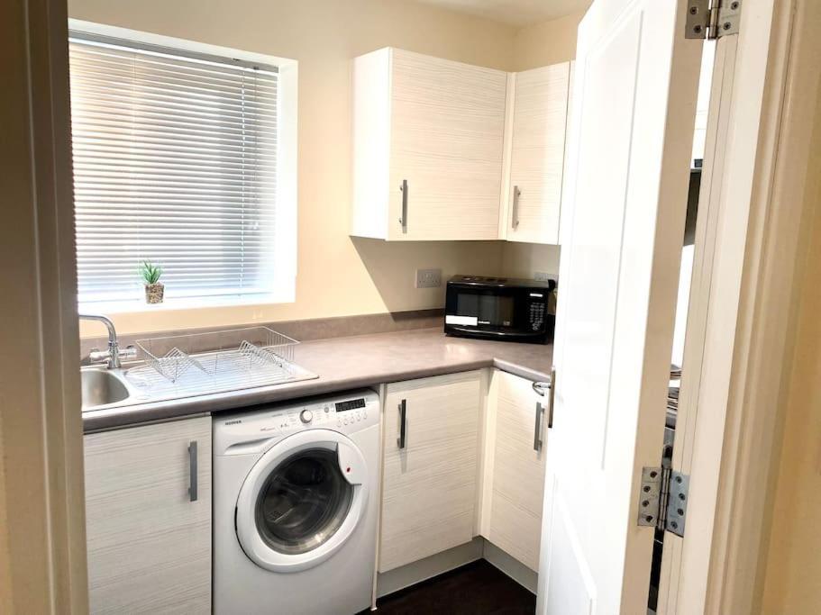 Amazing 2-Bed City Centre Apt With Parking Coventry Esterno foto