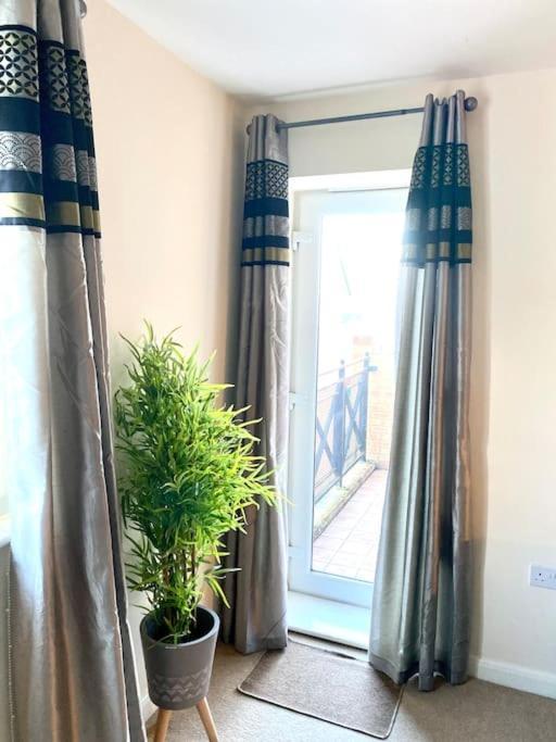 Amazing 2-Bed City Centre Apt With Parking Coventry Esterno foto
