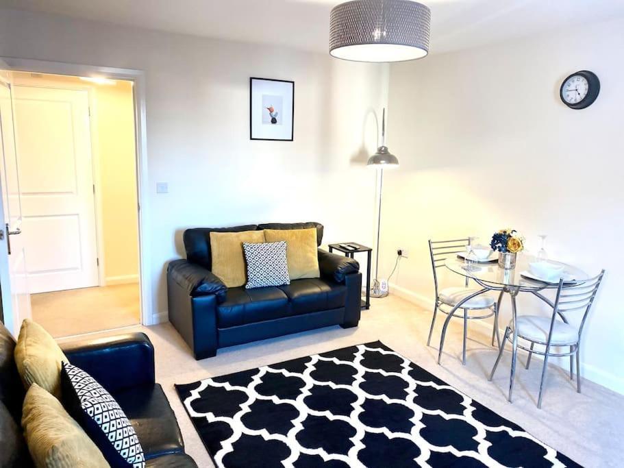 Amazing 2-Bed City Centre Apt With Parking Coventry Esterno foto