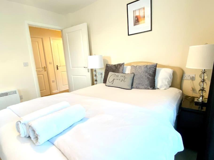 Amazing 2-Bed City Centre Apt With Parking Coventry Esterno foto