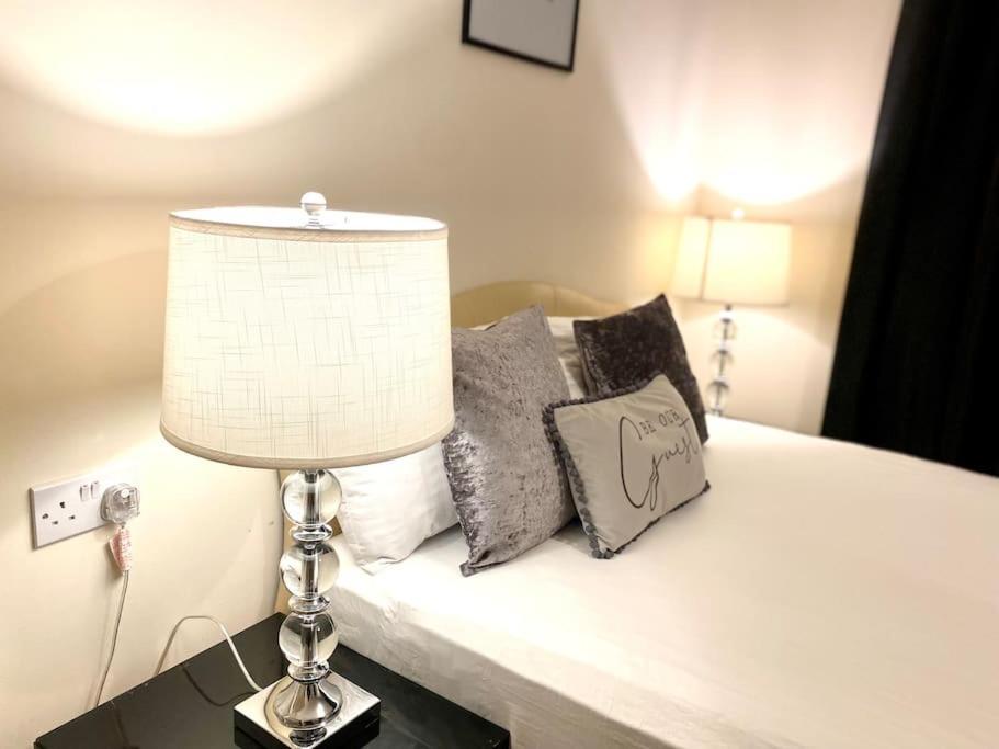 Amazing 2-Bed City Centre Apt With Parking Coventry Esterno foto